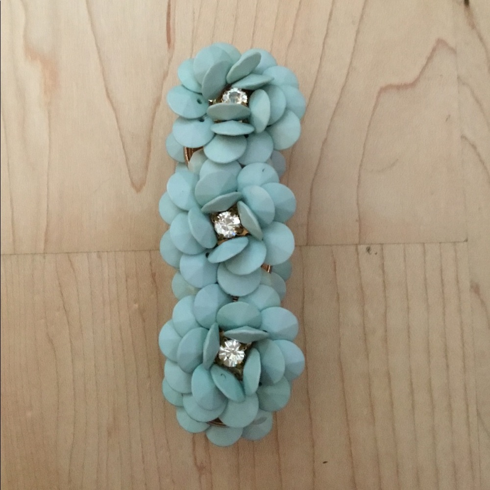 NWOT stretch floral bracelet